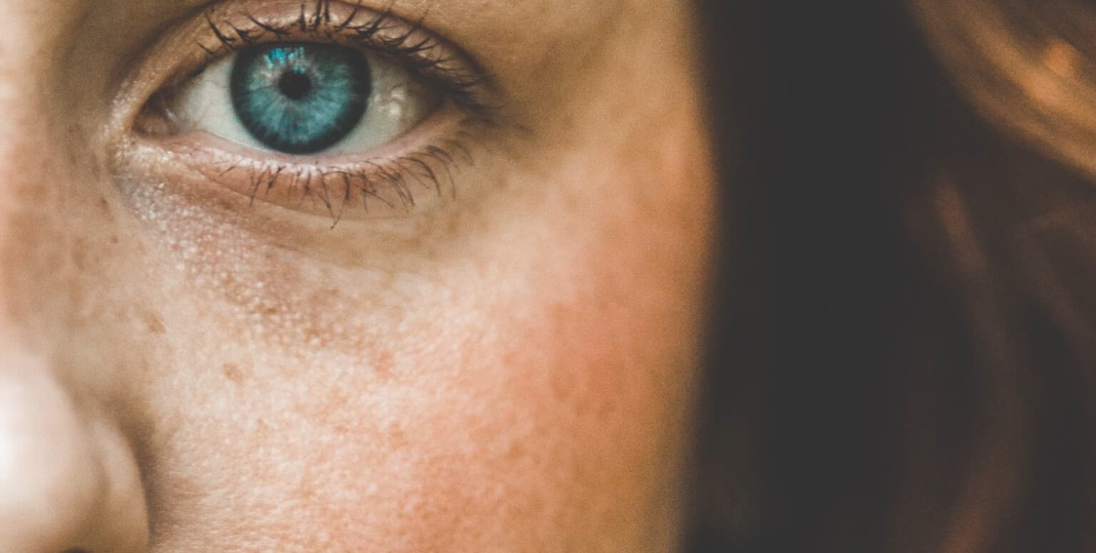 gros plan sur un visage d'une femme